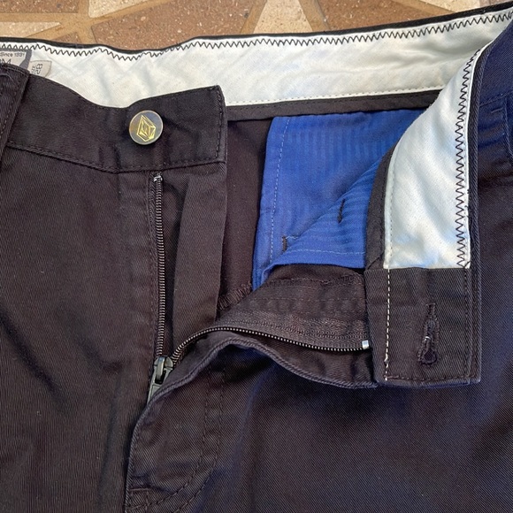 Volcom Twill Shorts Size 28 - Picture 4 of 7